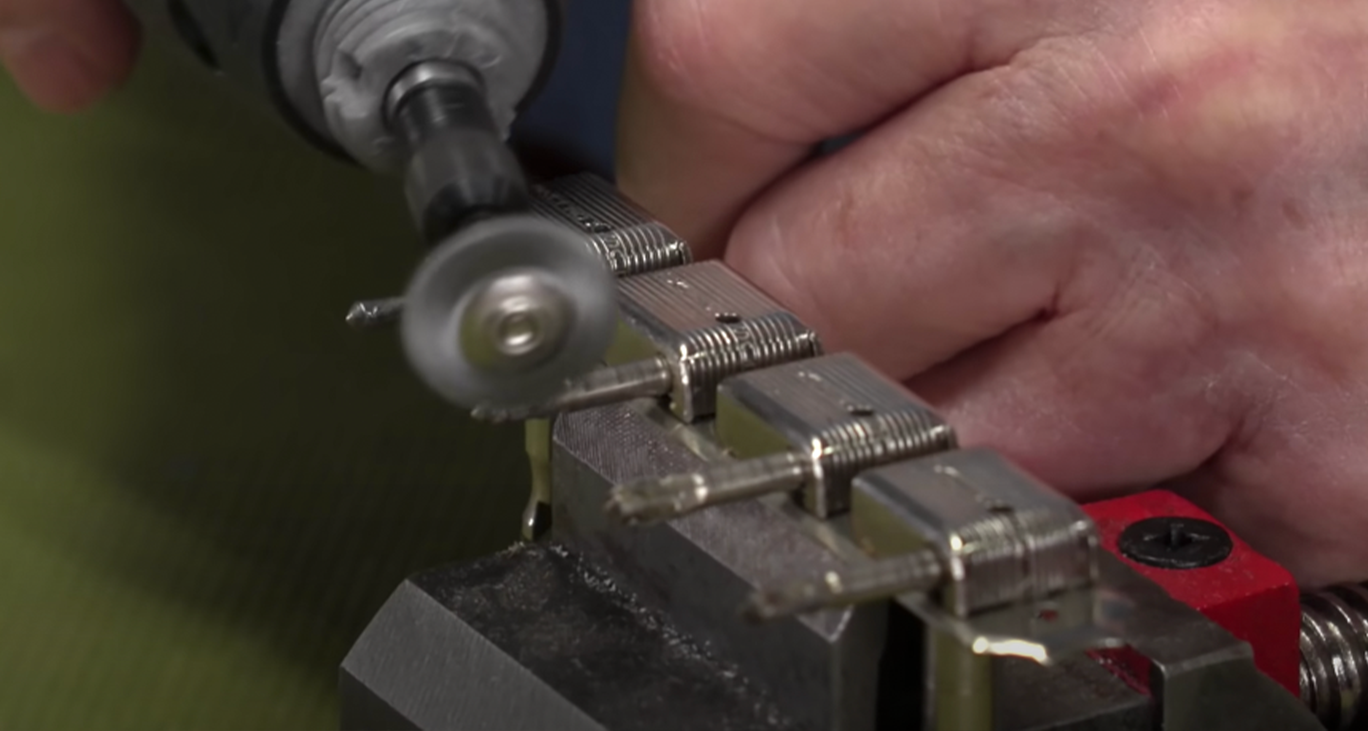07-Dremel&amp;Wire-Brush.png